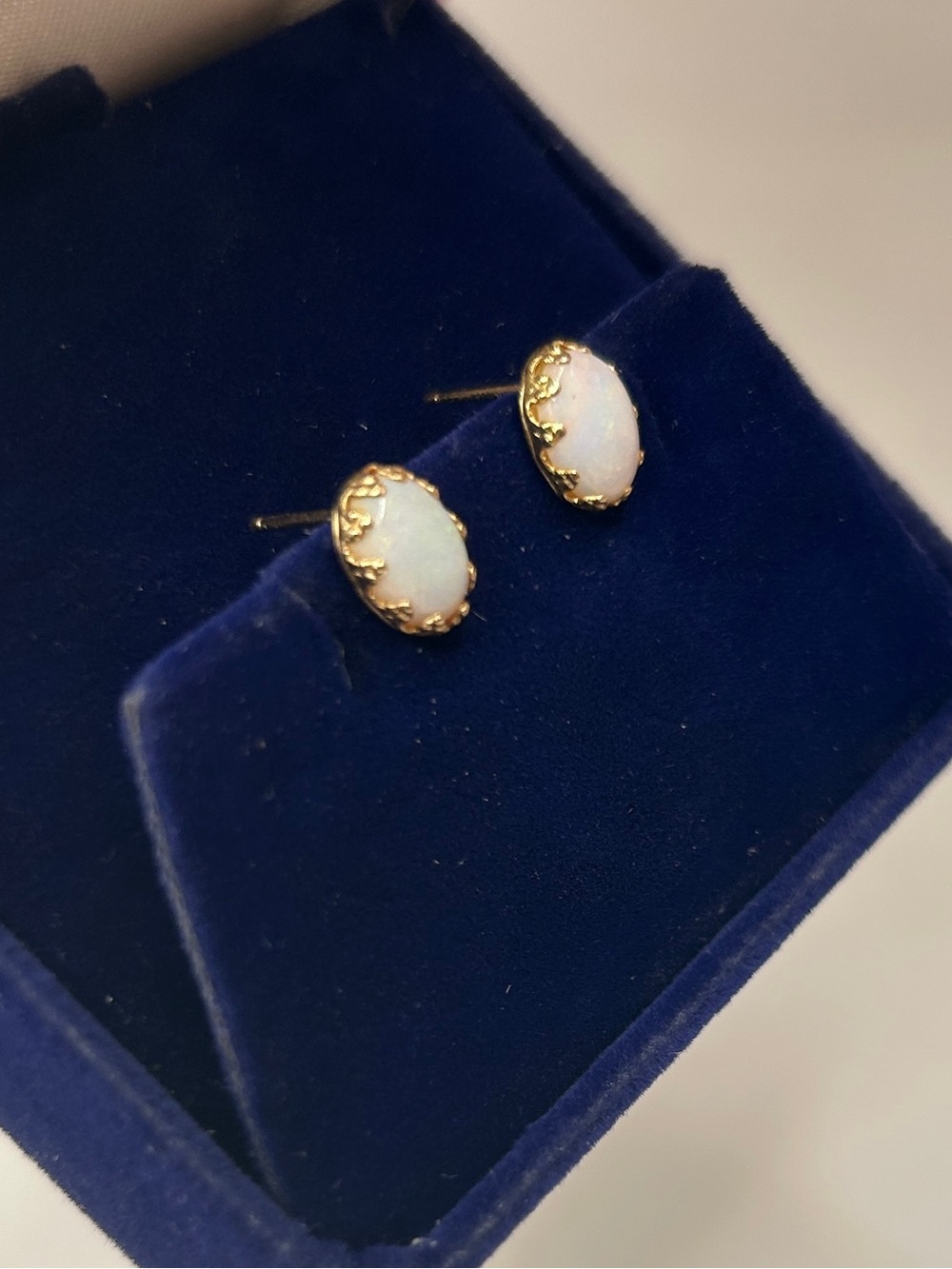 Vintage 1980 14k Gold Opal Stud Earrings - Iridescent White Opal - Picture 14 of 14